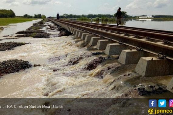 Jalur KA Cirebon Sudah Bisa Dilalui - JPNN.COM