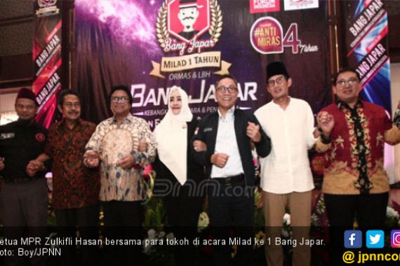 Zulhas Raih Penghargaan Sebagai Tokoh Nasional Pembela Umat - JPNN.COM