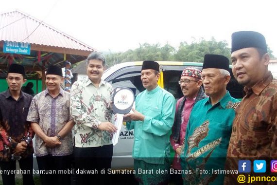 Hore! Santri di Sumbar Dapat Bantuan Mobil Dakwah - JPNN.COM