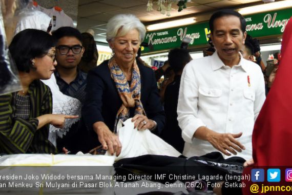 Blusukan di Tanah Abang, Bos IMF Beli Baju Koko untuk Suami - JPNN.COM