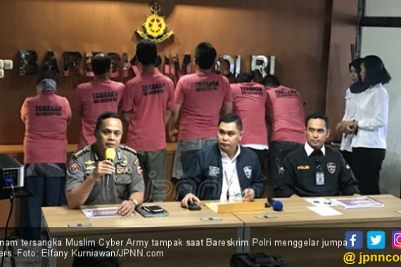 Siapa sih Penyandang Dana Muslim Cyber Army? - JPNN.COM