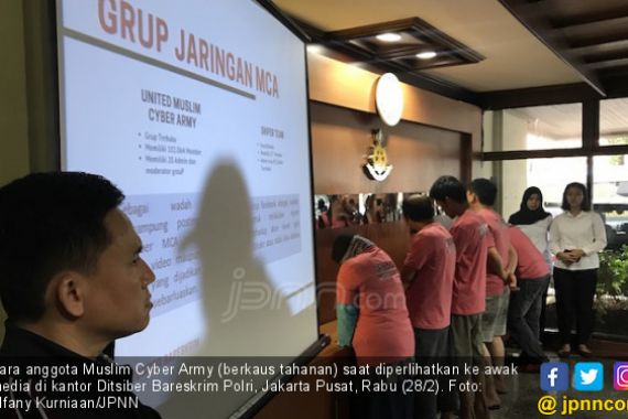 Ujang Sebut Pengungkapan Muslim Cyber Army Untungkan Jokowi - JPNN.COM