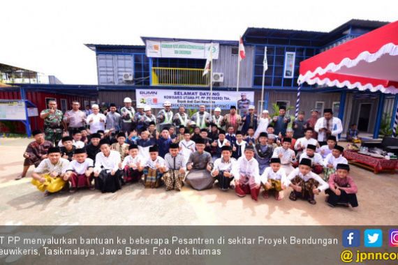 PT PP Beri Bantuan ke Pesantren di sekitar Proyek Bendungan - JPNN.COM