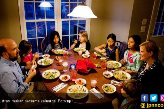 Ini Manfaat Membiasakan Anak Makan Bersama Orang Tua - JPNN.COM