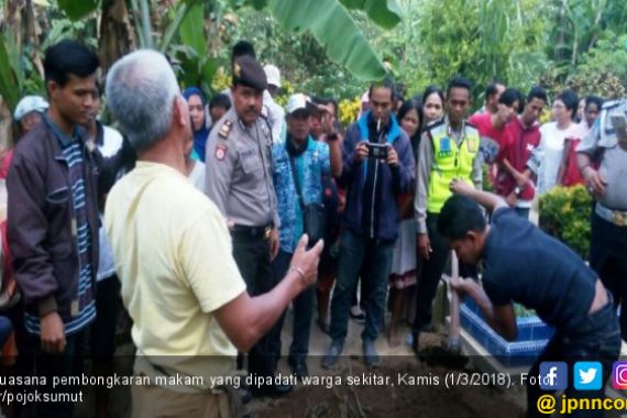 Sering Didatangi Dalam Mimpi, Anak Bongkar Makam Ayahnya - JPNN.COM