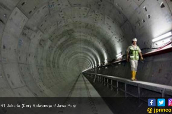 Uji MRT, Anies Baswedan Merasa Naik Eskalator - JPNN.COM