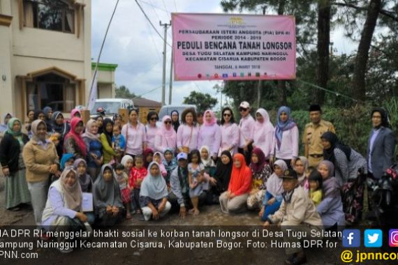 PIA DPR Kunjungi Korban Tanah Longsor di Bogor - JPNN.COM