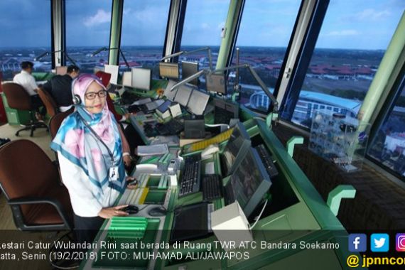 Kisah Pengatur Lalu Lintas Pesawat di Bandara Soetta - JPNN.COM