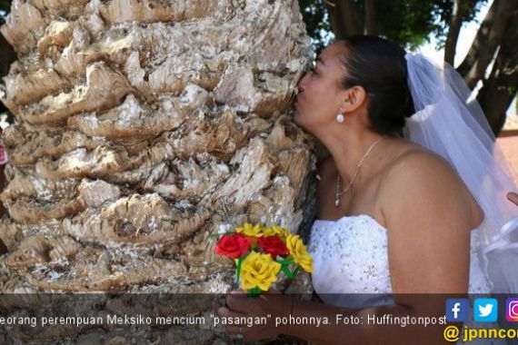 Sekelompok Wanita di Meksiko Gelar Ritual Menikahi Pohon - JPNN.COM