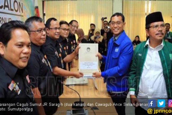 Cap Stempel Legalisir FC Ijazah JR Saragih Diduga Palsu - JPNN.COM