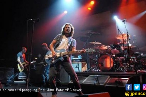 Donald Trump Bikin Pearl Jam Bikin Lagu Lagi - JPNN.COM