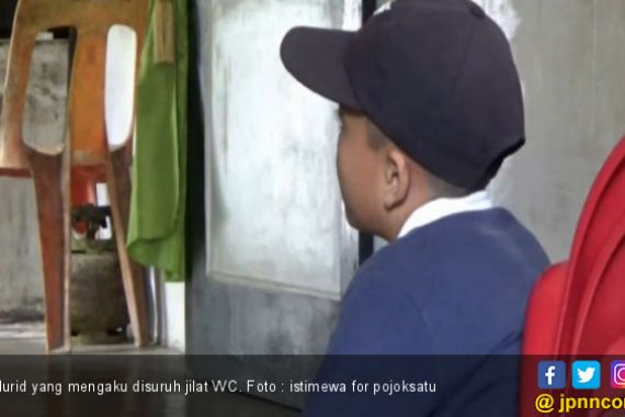 Tak Bawa Pupuk Kompos, Murid Ini Dihukum Gurunya Jilat WC - JPNN.COM