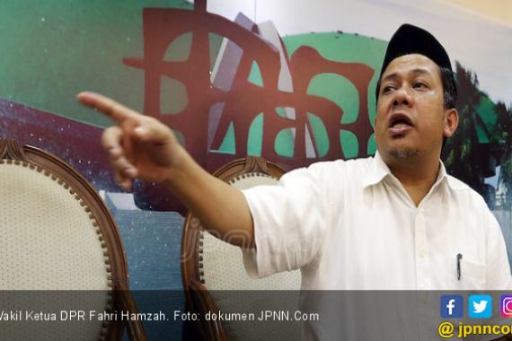 Kecurigaan Fahri Hamzah soal Lembaga Survei Unggulkan Jokowi - JPNN.COM