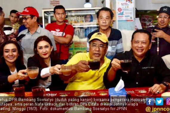 Bamsoet Beber UU MD3 di Depan Cita Citata Cs di Kopi Jhony - JPNN.COM