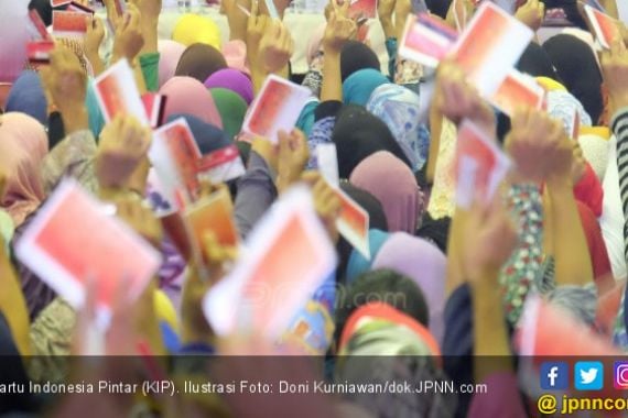 Ratusan Kartu Indonesia Pintar Dibuang - JPNN.COM