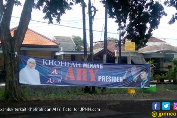 Prit! Beredar Spanduk Khofifah Menang, AHY Presiden - JPNN.COM