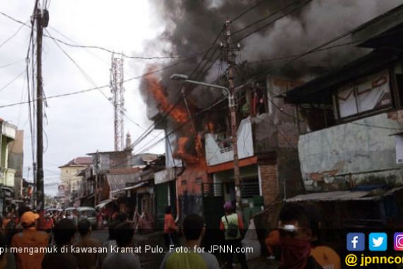 7 Rumah di Kramat Pulo Ludes Terbakar - JPNN.COM