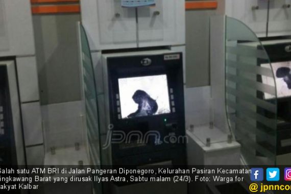 Kartu Ngadat, Nasabah Rusak Tujuh Mesin ATM BRI - JPNN.COM