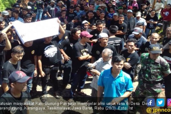 Masyarakat Kaki Gunung Pangajar Menuntut Jokowi Bertindak - JPNN.COM