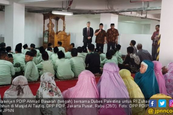 Dubes Palestina Ajak Murid SD Islam Salat Zuhur di DPP PDIP - JPNN.COM