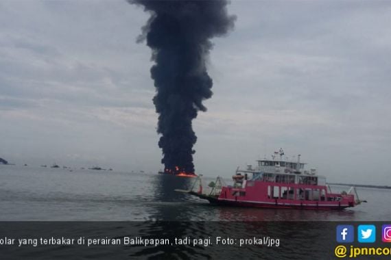 Kapal Tanker Ludes Terbakar di Perairan Balikpapan - JPNN.COM