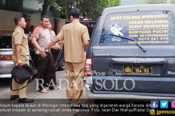 Kadus Bawa Cewek Main Mobil Goyang di Samping Rumah Kapolres - JPNN.COM