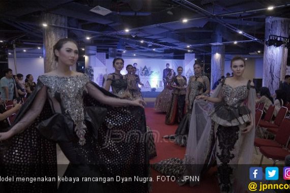 Kebaya Mewah Sambut Hari Kartini - JPNN.COM