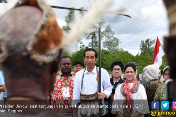 Jokowi Diberi Gelar Kambepit, Panglima Perang Asmat - JPNN.COM