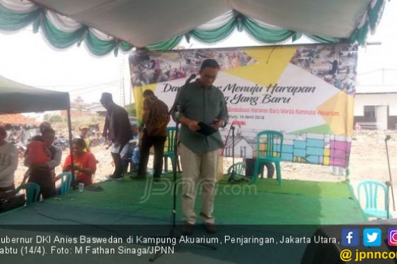 Anies Sandi Sambut Anies Baswedan di Kampung Akuarium - JPNN.COM