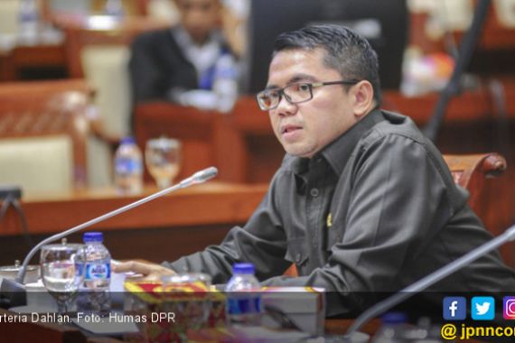 PKB Usulkan 10 Menteri, PDIP: Kami Tak Mau Menambah Beban Pak Jokowi - JPNN.COM