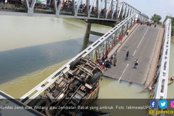 Jembatan Babat Ambruk, 2 Warga Meninggal Dunia - JPNN.COM