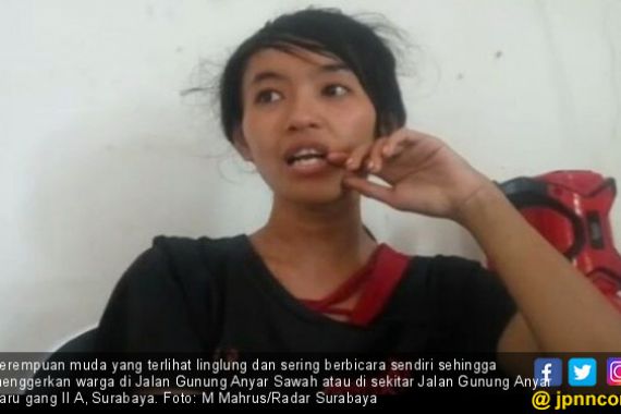 Perempuan Muda Linglung Gegerkan Warga - JPNN.COM