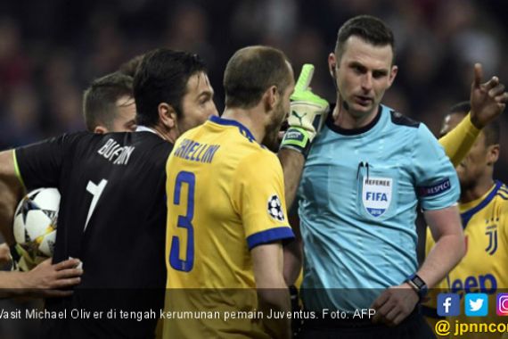 UEFA Kutuk Pelaku Pelecehan Michael Oliver dan Istrinya - JPNN.COM