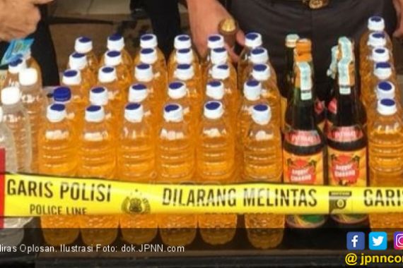 Polisi Tangkap Pemilik Pabrik Miras Oplosan Muba di Hotel - JPNN.COM