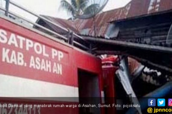 Mobil Damkar Seruduk Rumah Warga, Tiga Orang Terluka - JPNN.COM