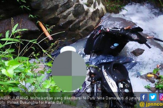 Nahas, Nina Naik Vario Boncengkan 3 Bocah Masuk Jurang - JPNN.COM