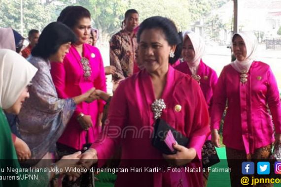 Ibu Iriana dan Mufidah Kompak Pakai Pink di Hari Kartini - JPNN.COM