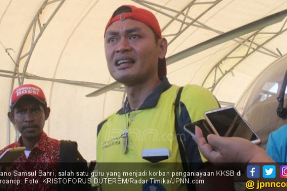 Menangis, Pak Guru Cerita Detik-detik Dirampok KKSB - JPNN.COM