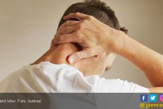 Sakit Leher Akibat Salah Bantal, Atasi dengan 3 Trik Jitu Ini - JPNN.COM