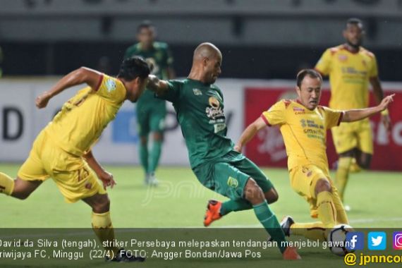 1 Persebaya vs Sriwijaya FC 1: Alfredo Kecewa, RD Berang - JPNN.COM