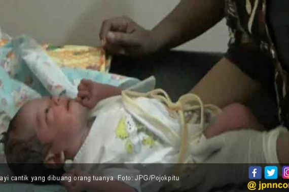 Bayi Cantik Ditemukan Dalam Plastik di Semak-Semak - JPNN.COM