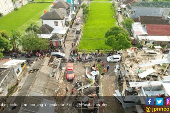 Video: 86 Rumah di Yogyakarta Diterjang Puting Beliung - JPNN.COM
