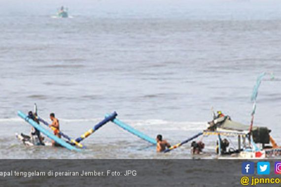 Perahu Tenggelam di Jember saat Angkut Warga Tiongkok - JPNN.COM