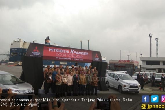 Lepas Ekspor Mitsubishi Xpander, Jokowi Tampak Emosional - JPNN.COM