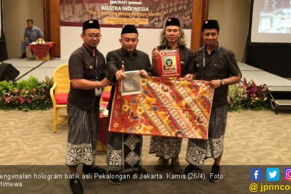 Batik Asli Pekalongan Kini Ditempel Hologram - JPNN.COM