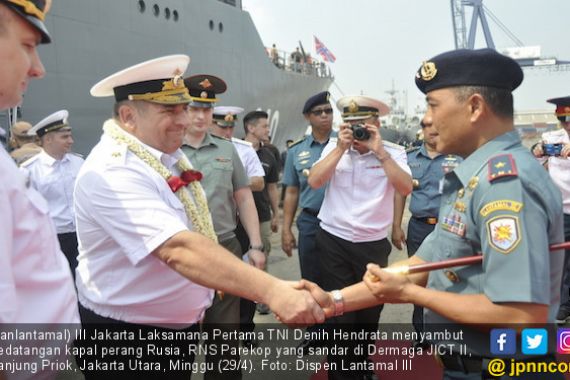 Danlantamal III Jakarta Sambut Kedatangan Kapal Perang Rusia - JPNN.COM