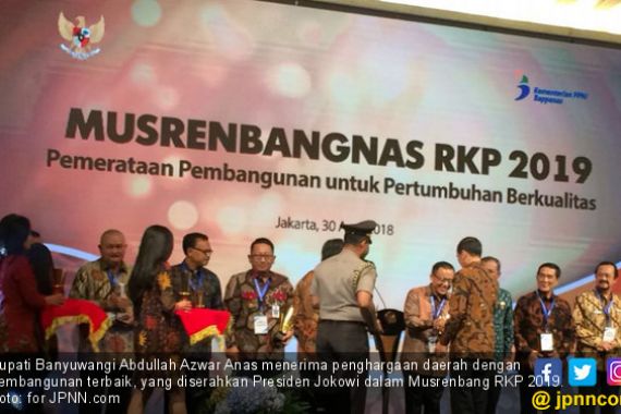 Jokowi Berikan Penghargaan Pembangunan Daerah ke Banyuwangi - JPNN.COM