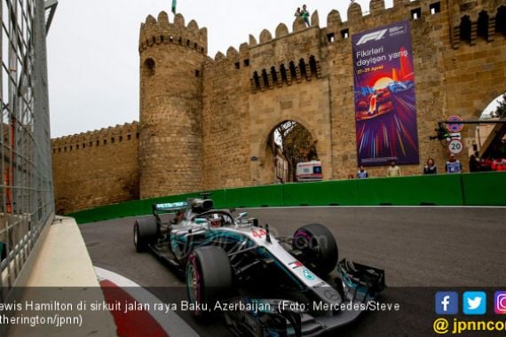 Manfaatkan Baku Hantam, Lewis Hamilton Menangi F1 Azerbaijan - JPNN.COM