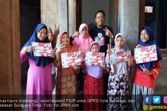 1 Caleg PDIP Sebar Brosur Gus Ipul - Mbak Puti ke 500 Rumah - JPNN.COM