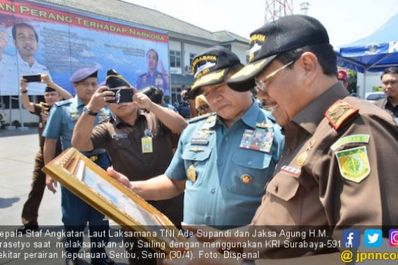 TNI AL dan Kejagung Gelar Joy Sailing di Perairan Jakarta - JPNN.COM
